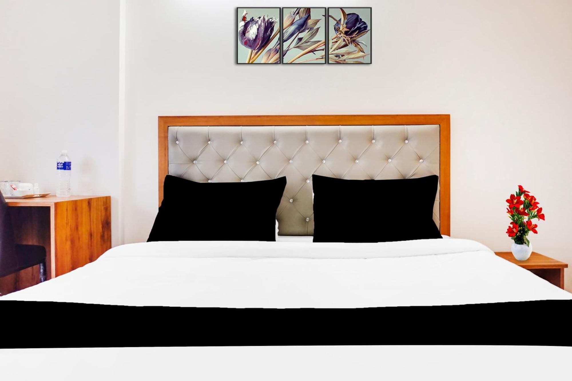 Super Townhouse Lohegaon Near Pune Airport Formerly Landmark Regency Lohogaon Extérieur photo