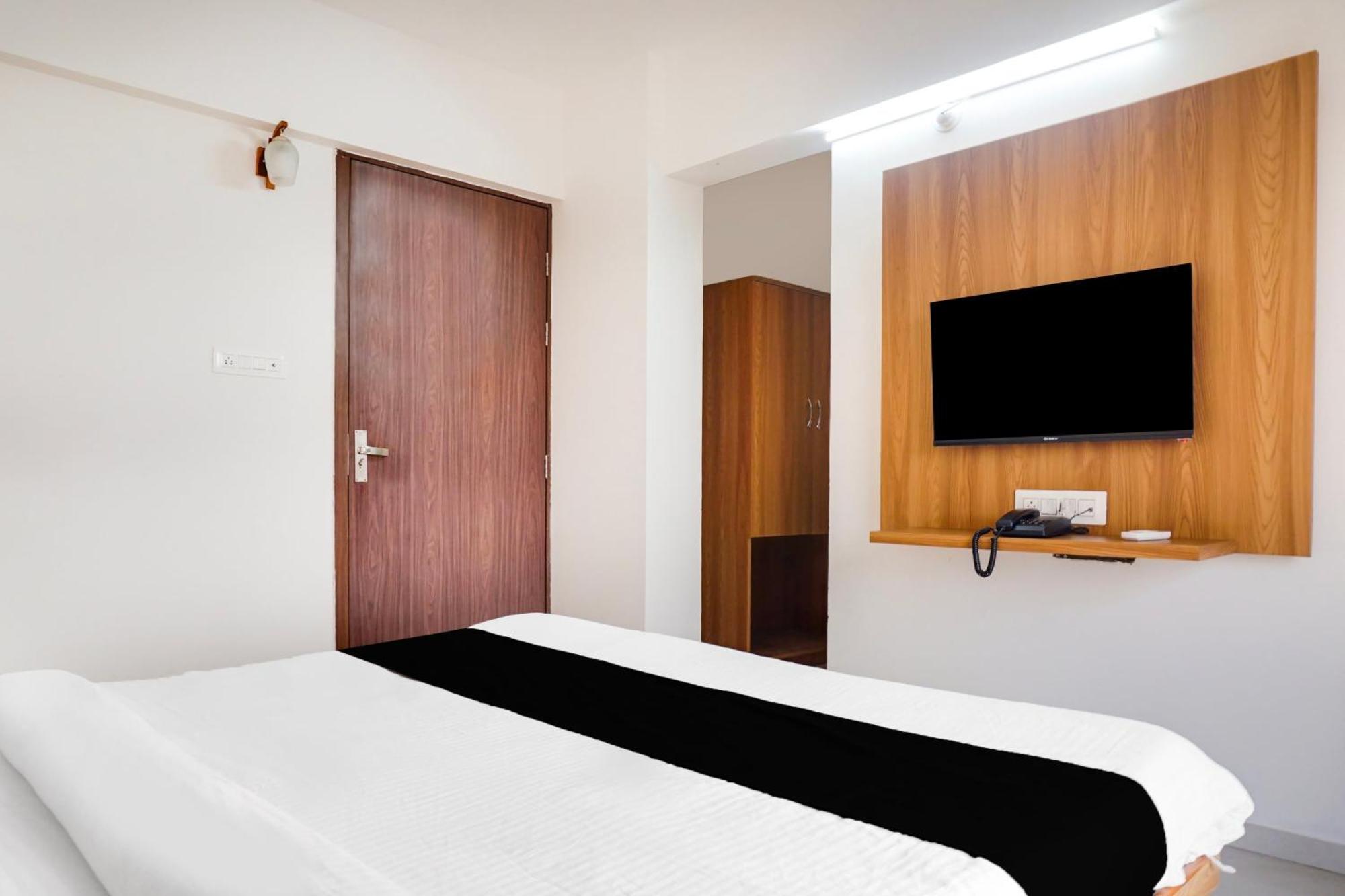Super Townhouse Lohegaon Near Pune Airport Formerly Landmark Regency Lohogaon Extérieur photo