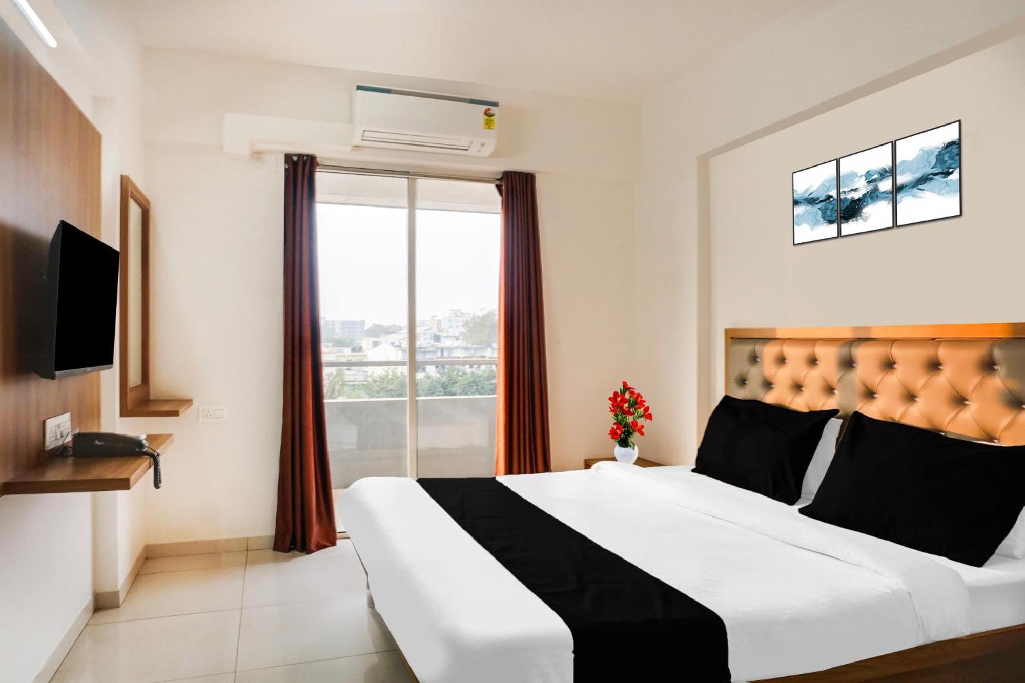 Super Townhouse Lohegaon Near Pune Airport Formerly Landmark Regency Lohogaon Extérieur photo