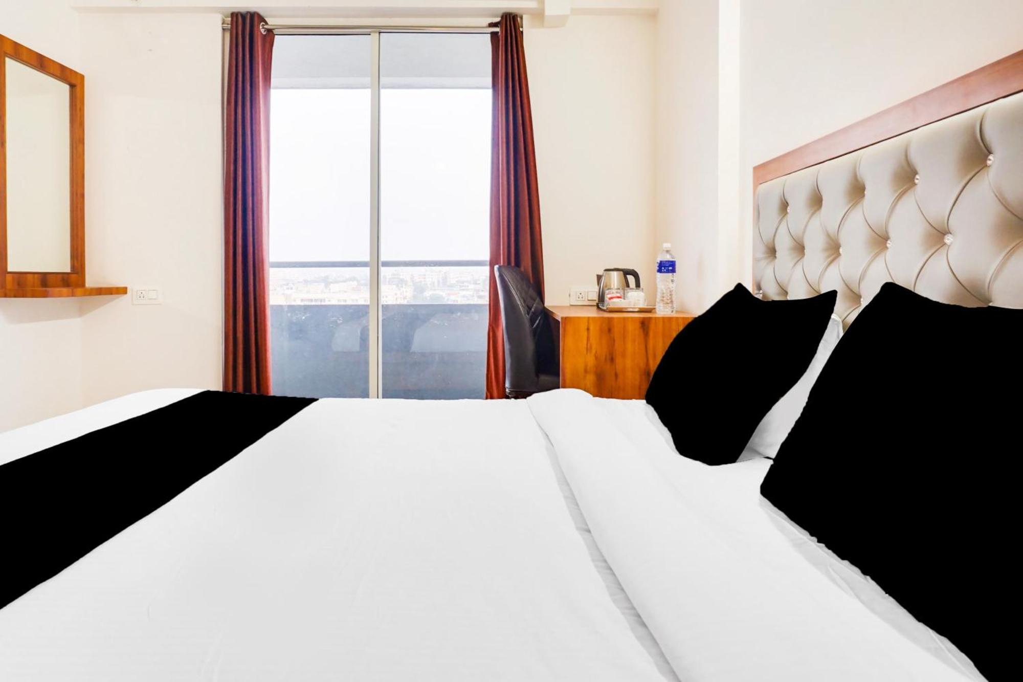 Super Townhouse Lohegaon Near Pune Airport Formerly Landmark Regency Lohogaon Extérieur photo